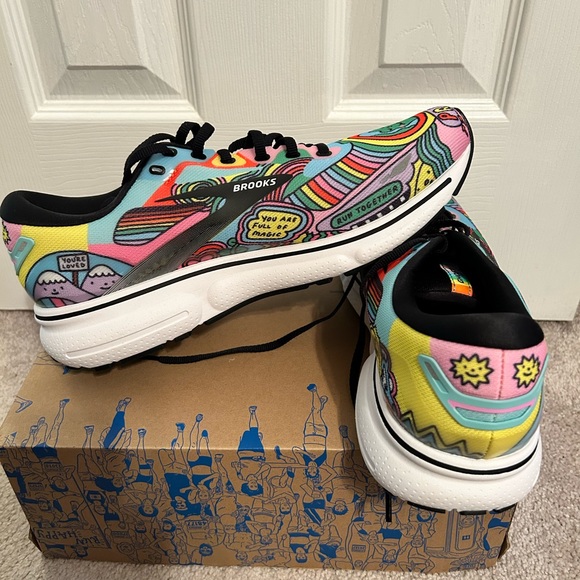 Brand new men’s size 10.5 GHOST 15 Brooks brothers pride running shoe - Picture 4 of 5